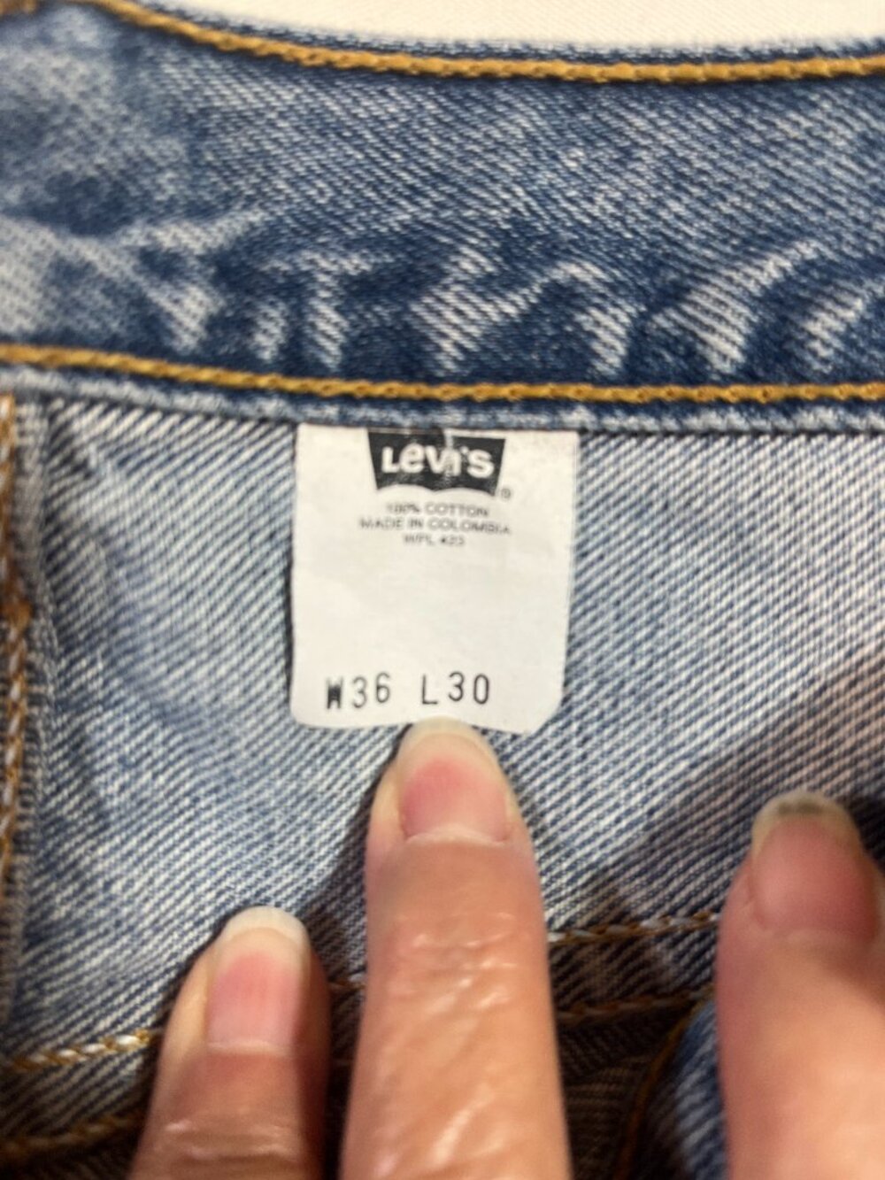 Levi's 550 Relaxed Fit Jeans - Size 36x30 - Picture 3 of 7